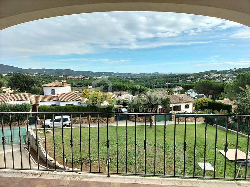 Espectacular casa de nova construcció a la part baixa del Vescomptat de Cabanes.