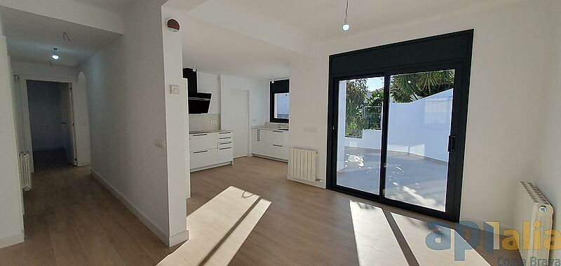 Renovated semi-detached house with terrace