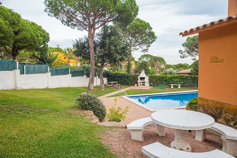 Casa Independiente impecable, con piscina.