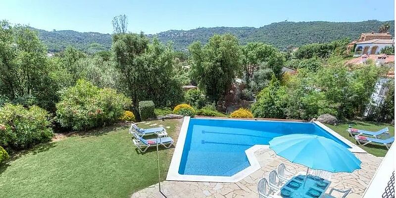 Large villa with 5 bedrooms with pool in a quiet urbanization of Calonge