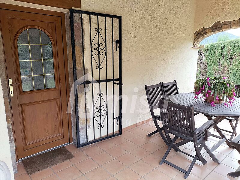 Haus mit 5 Schlafzimmern, Pool und viel Privatgrundstück