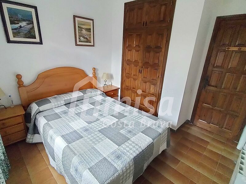 Haus mit 5 Schlafzimmern, Pool und viel Privatgrundstück