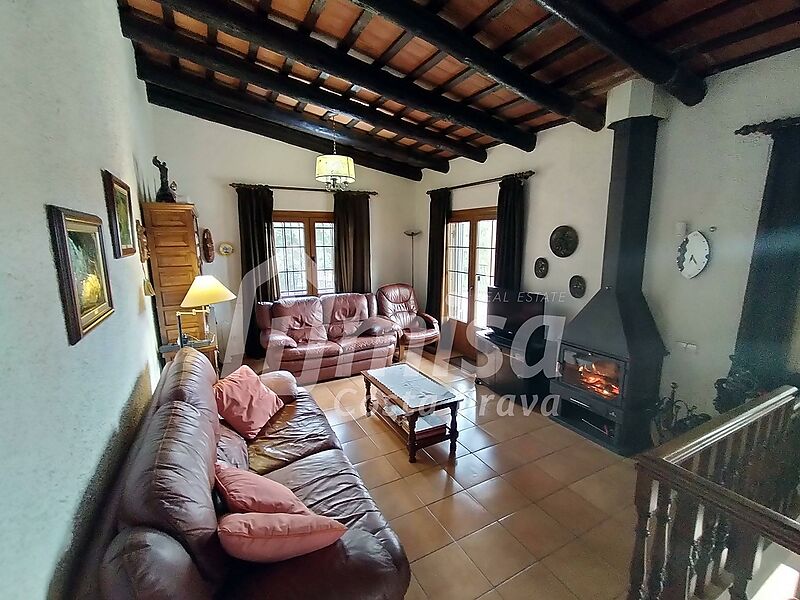 Haus mit 5 Schlafzimmern, Pool und viel Privatgrundstück
