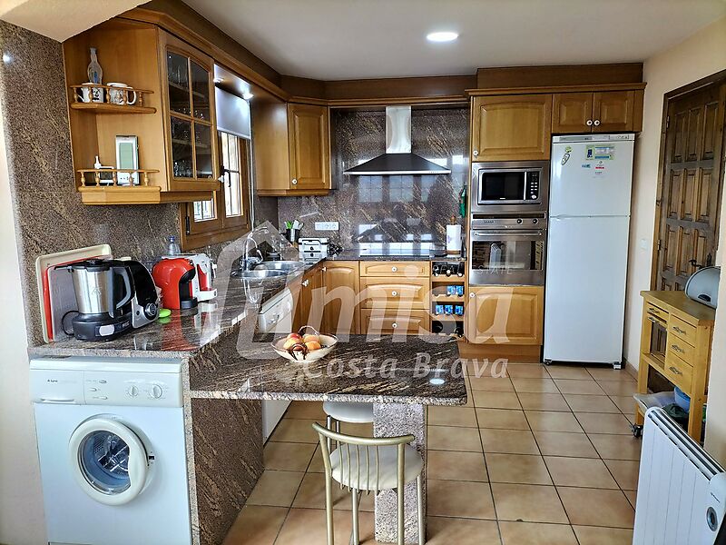 Haus mit 5 Schlafzimmern, Pool und viel Privatgrundstück