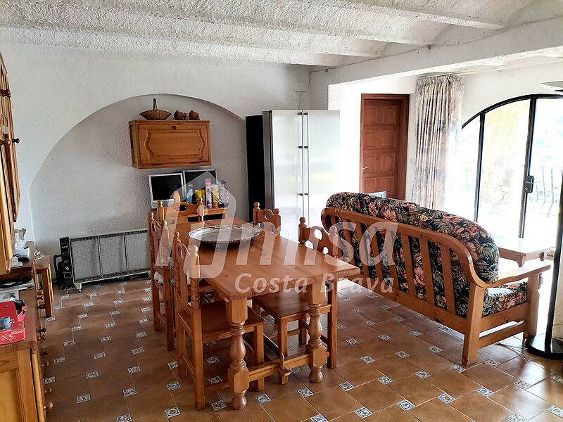 Haus mit 5 Schlafzimmern, Pool und viel Privatgrundstück
