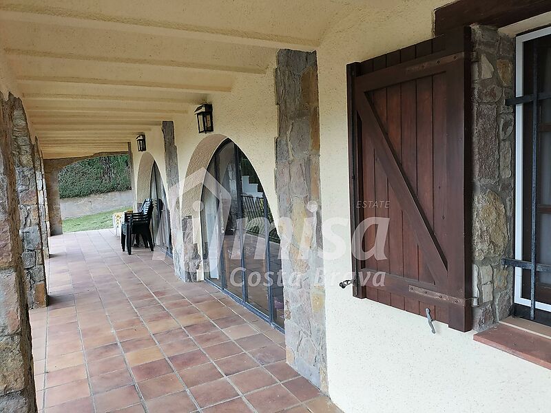 Haus mit 5 Schlafzimmern, Pool und viel Privatgrundstück