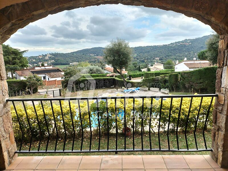 Haus mit 5 Schlafzimmern, Pool und viel Privatgrundstück