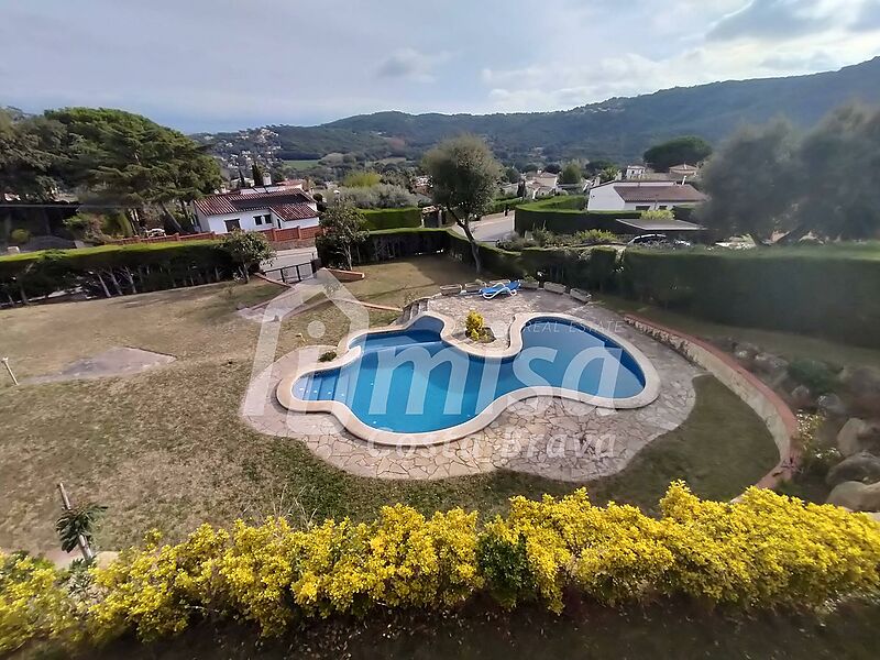 Haus mit 5 Schlafzimmern, Pool und viel Privatgrundstück