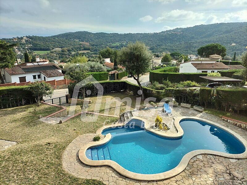 Haus mit 5 Schlafzimmern, Pool und viel Privatgrundstück
