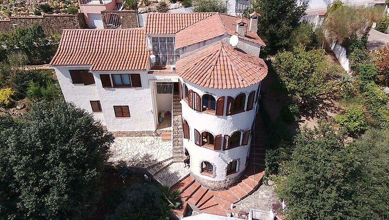 Magnifica Torre amb jardí i piscina