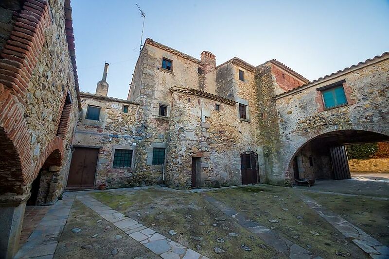 Spectacular and grandiose country house in Baix Empordà