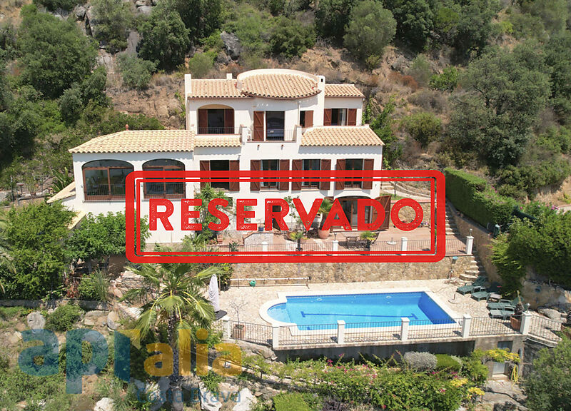 Fantastique villa de 6 chambres avec vue sur la montagne et piscine et studio indépendant