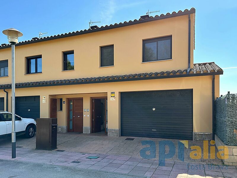 Maison jumelée à Palamós en excellent état, dans un endroit calme et à quelques pas de tous les services