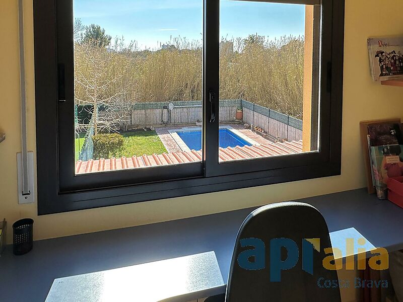 Maison jumelée à Palamós en excellent état, dans un endroit calme et à quelques pas de tous les services