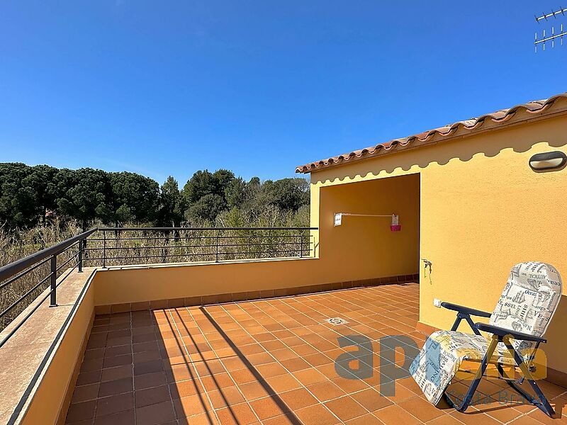 Semi-detached house in Palamós in excellent condition, in a quiet place and a few steps from all services