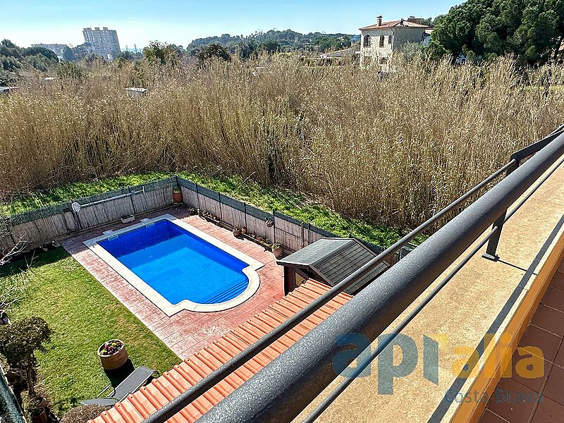 Maison jumelée à Palamós en excellent état, dans un endroit calme et à quelques pas de tous les services