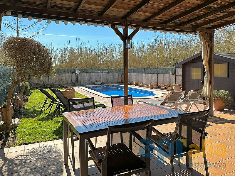 Maison jumelée à Palamós en excellent état, dans un endroit calme et à quelques pas de tous les services