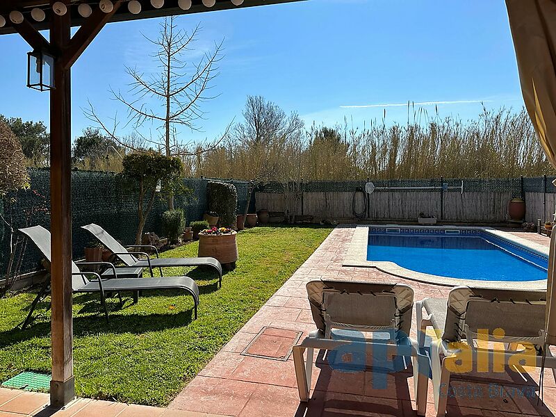 Maison jumelée à Palamós en excellent état, dans un endroit calme et à quelques pas de tous les services