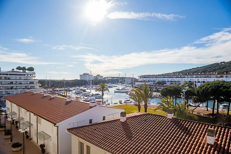 Nice apartment with views in port