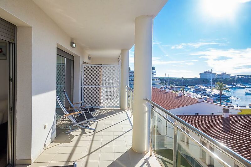 Nice apartment with views in port