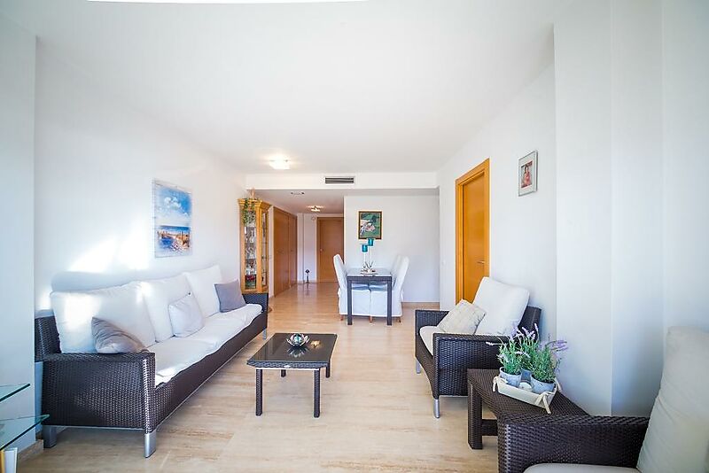 Nice apartment with views in port