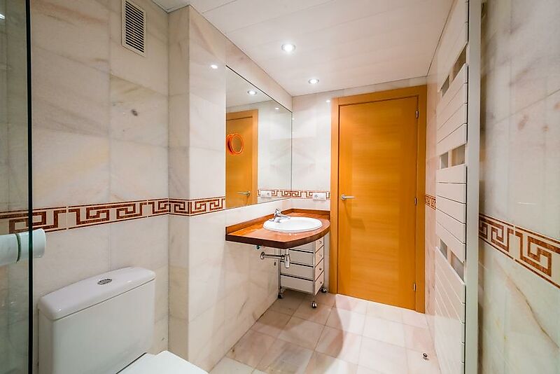 Nice apartment with views in port