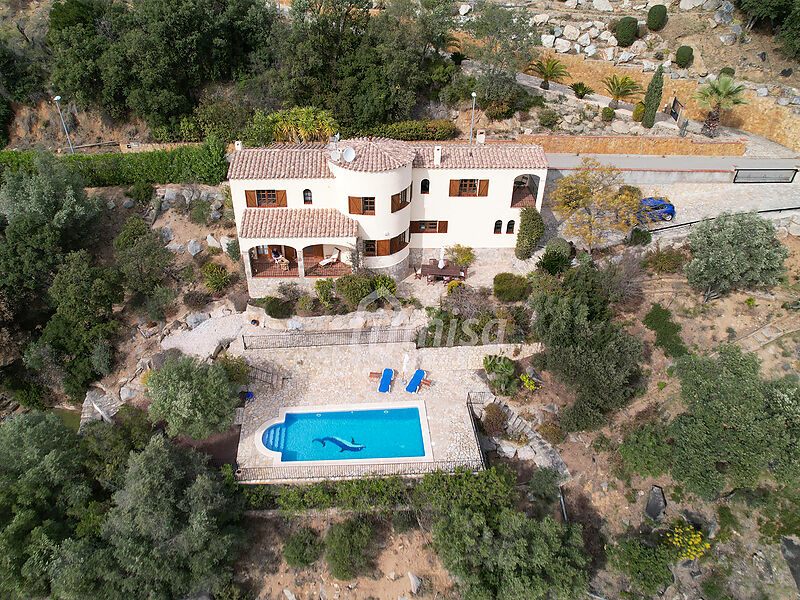 Vila mediterrània amb vistes espectaculars i piscina