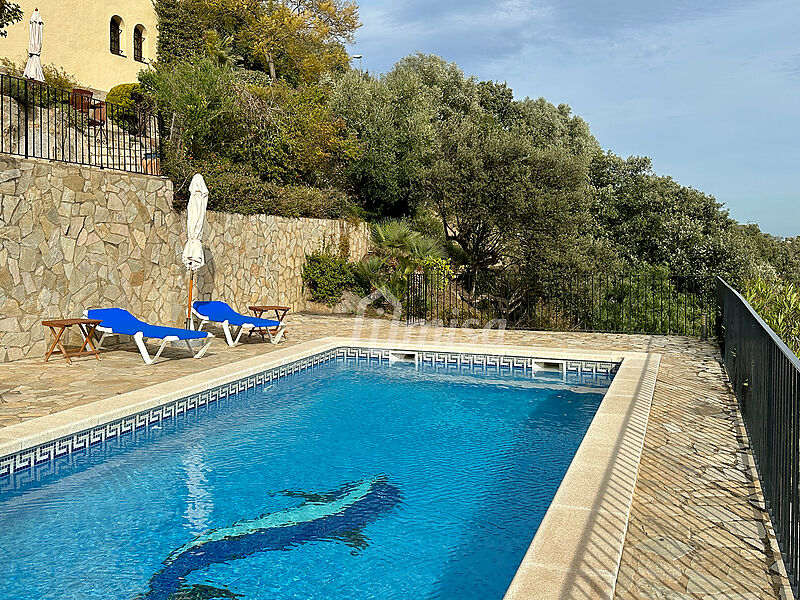Vila mediterrània amb vistes espectaculars i piscina