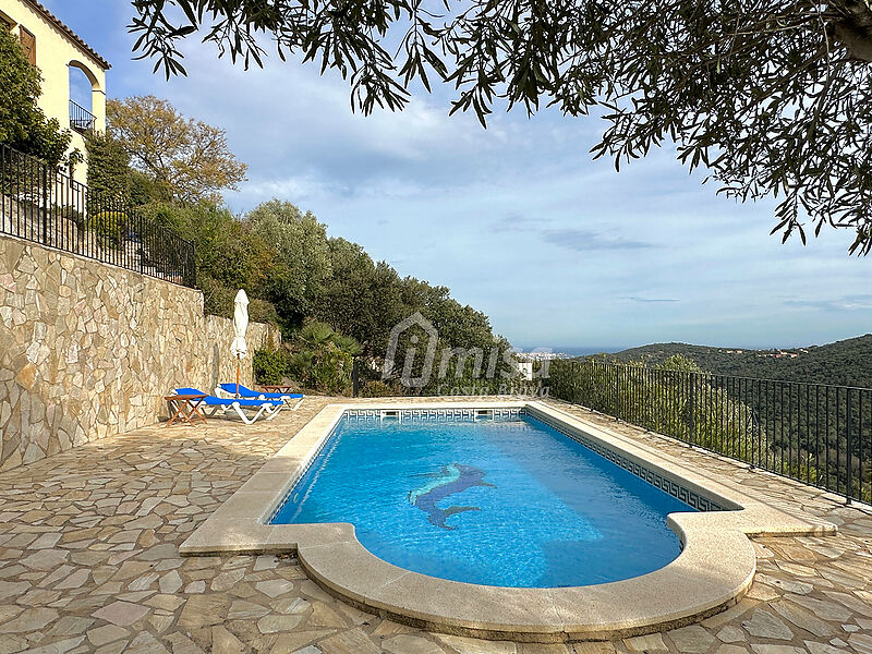Mediterranean villa with spectacular views and pool