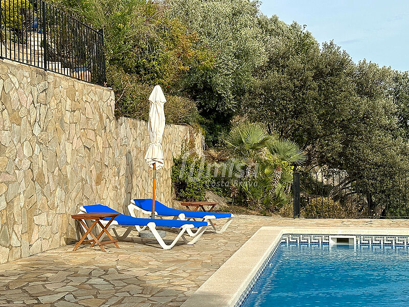 Chalet mediterráneo con vistas espectaculares y piscina