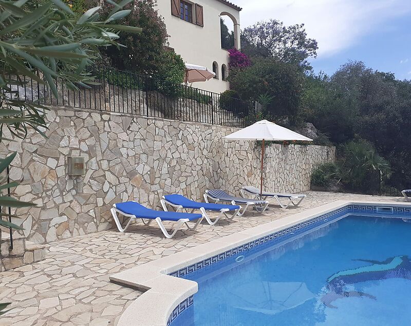 Villa méditerranéenne avec vue et piscine spectaculaires