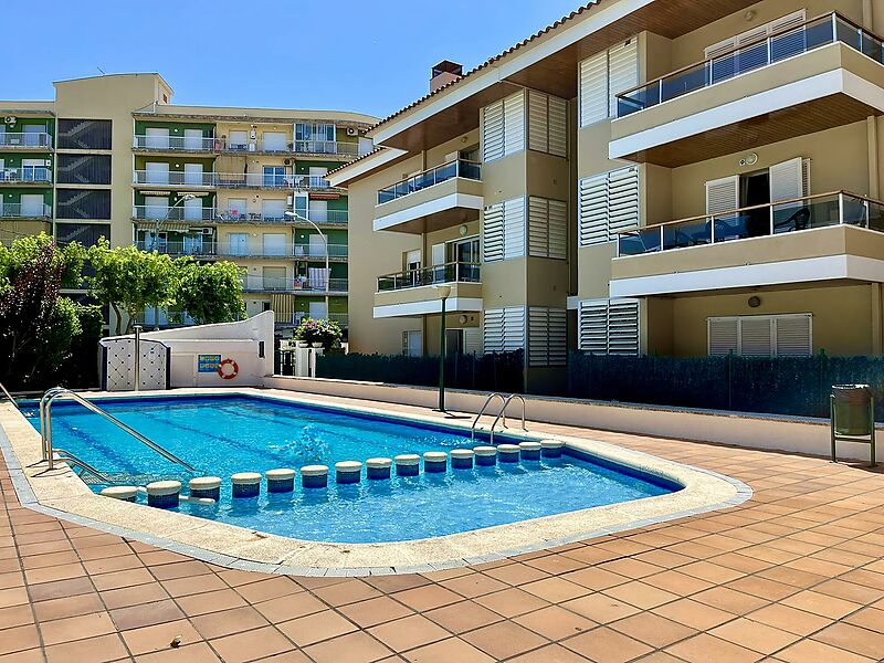 Apartment in the center of Playa de Aro with pool and parking