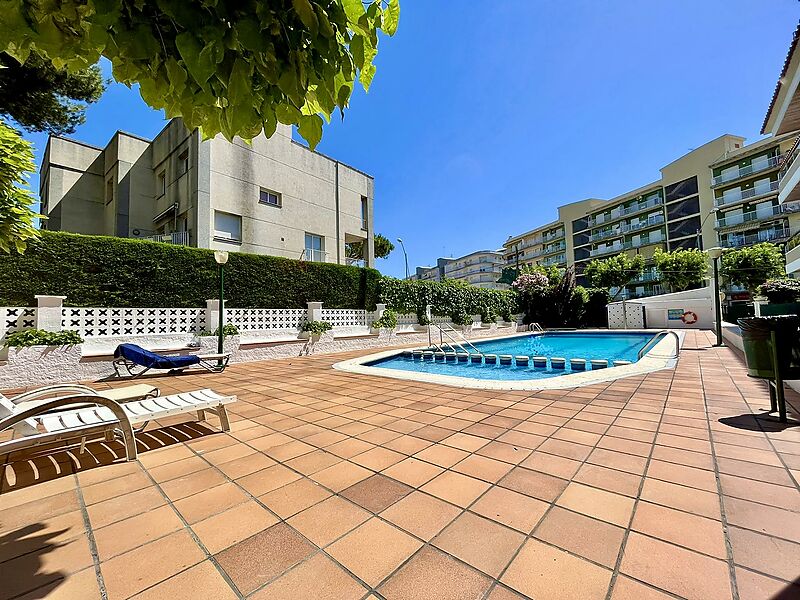 Apartment in the center of Playa de Aro with pool and parking