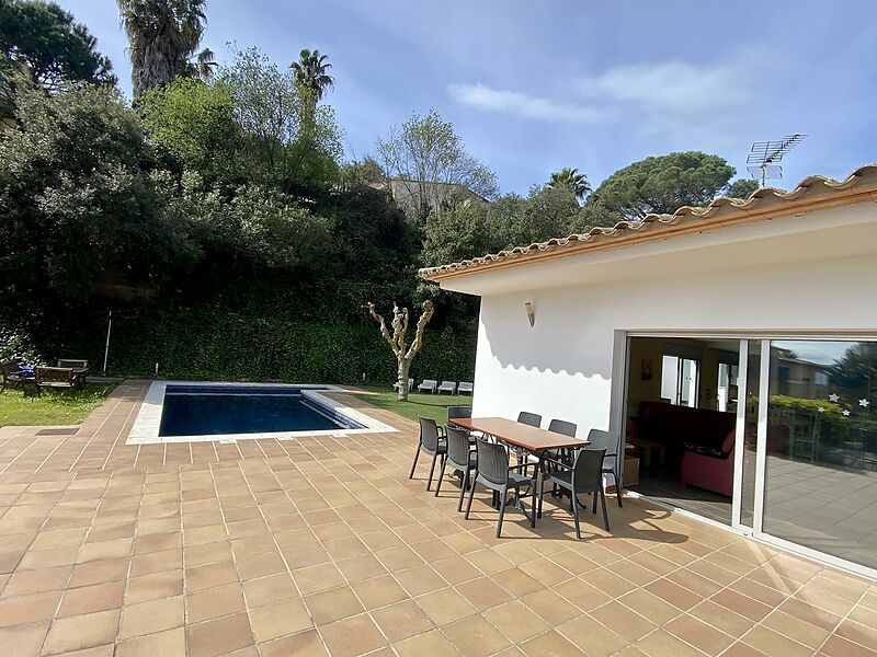 Fantastisches einstöckiges Haus mit Pool und großer Garage in Calonge Costa Brava