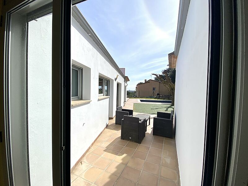 Fantástica casa de una sola planta con piscina y amplio garaje en Calonge Costa Brava