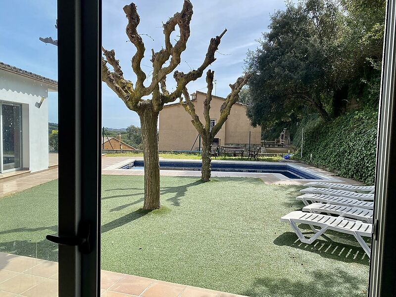 Fantástica casa de una sola planta con piscina y amplio garaje en Calonge Costa Brava