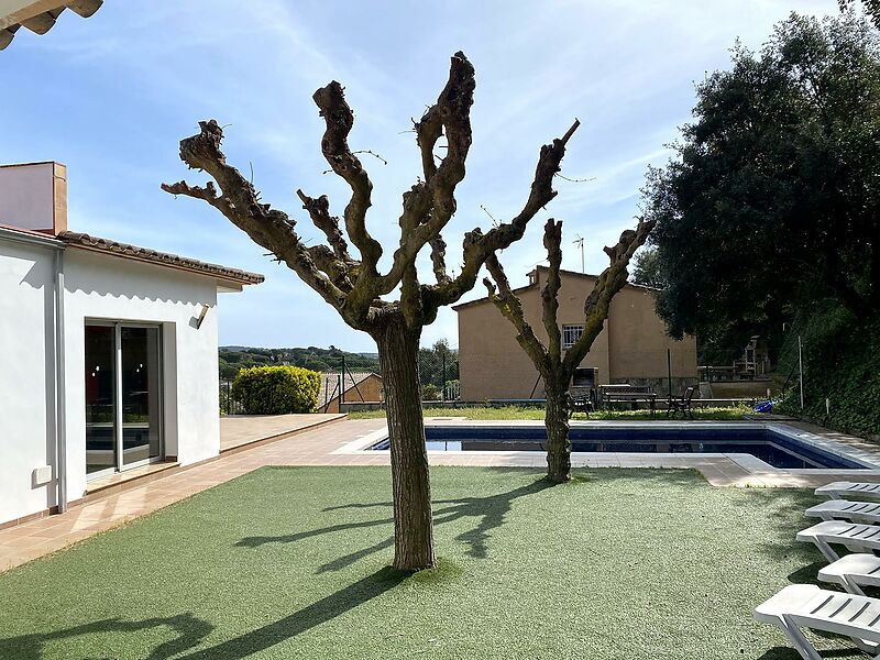 Fantástica casa de una sola planta con piscina y amplio garaje en Calonge Costa Brava