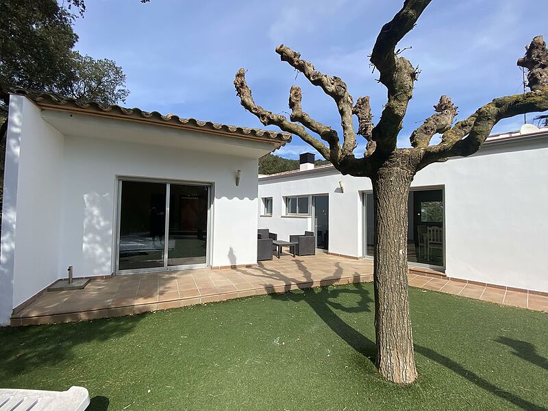 Fantástica casa de una sola planta con piscina y amplio garaje en Calonge Costa Brava