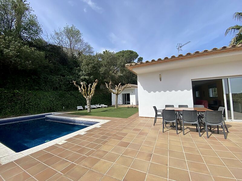 Fantástica casa de una sola planta con piscina y amplio garaje en Calonge Costa Brava