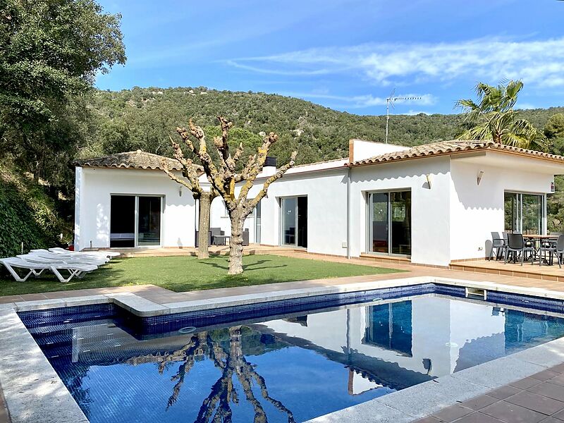 Fantastisches einstöckiges Haus mit Pool und großer Garage in Calonge Costa Brava