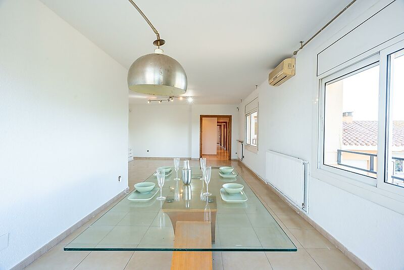 Fantastische und sehr große Wohnung mit spektakulärem Blick auf das Meer und die Berge.