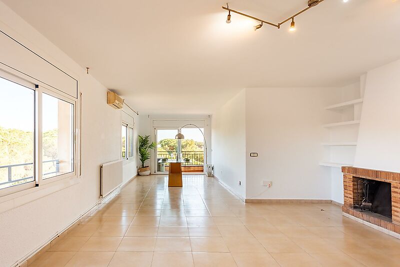Fantastische und sehr große Wohnung mit spektakulärem Blick auf das Meer und die Berge.