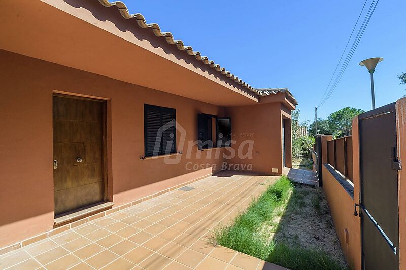 Amplia y soleada casa en una calle tranquila de Calonge, Costa Brava
