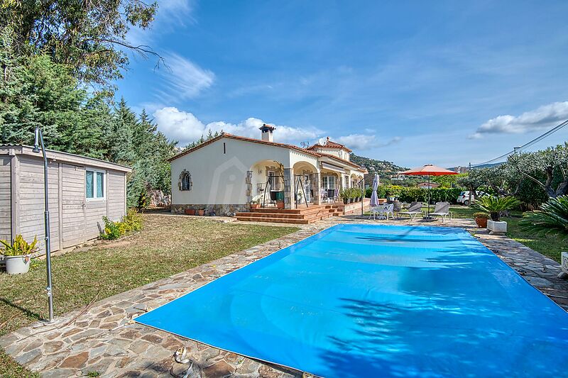 3-bedroom bungalow with pool and garden