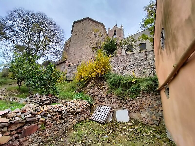 Rustikales Steinhaus im Herzen von Calonge neben dem Schloss, renoviert im Jahr 2004