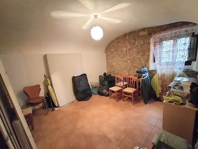 Rustic stone house in the heart of Calonge next to the castle, renovated in 2004