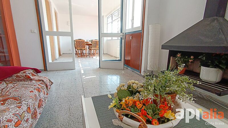 GREAT APARTMENT LOCATED 2 MINUTS FROM THE BEACH