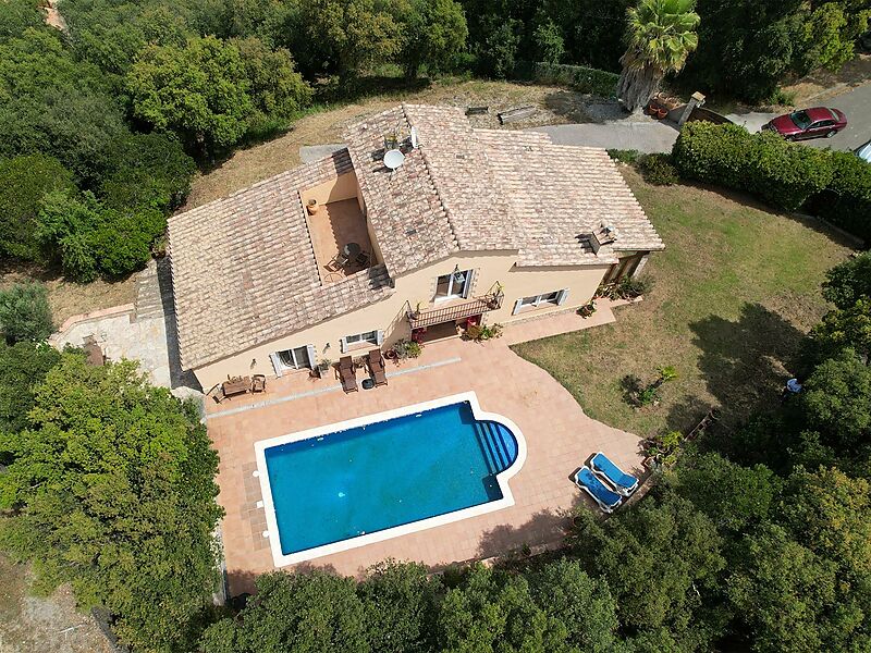 Spacious and very private villa surrounded by nature with pool and stunning views of the mountains.