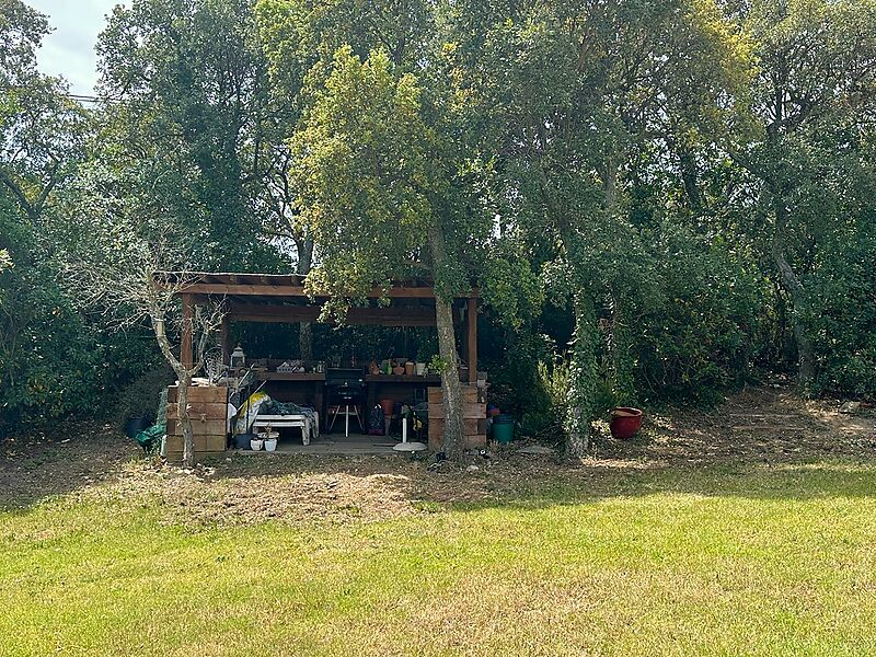 Casa espaiosa amb molta privadesa a la natura, 4 dormitoris, piscina i vistes impressionants a les muntanyes.