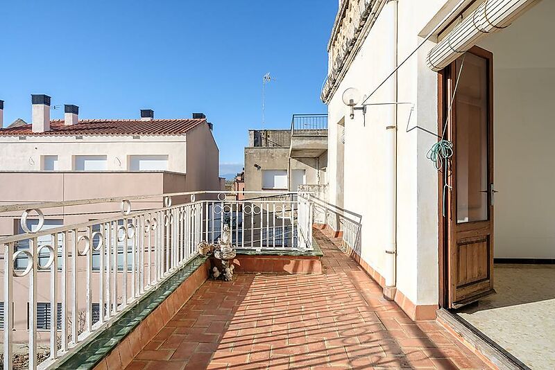 Ático muy soleado con 2 terrazas en el centro de Llagostera